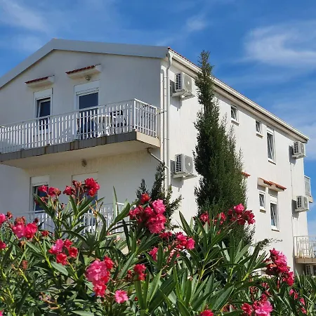 Trendy Apartments - Novalja Exterior photo